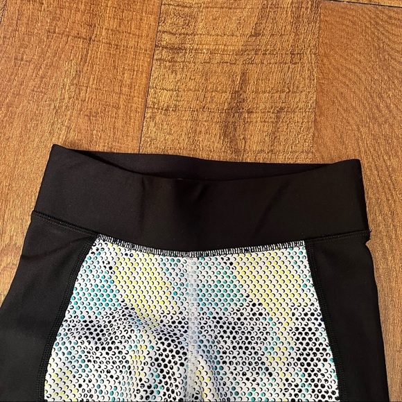 Womens under Armour compression cropped leggings extra small XS black polka dot - Picture 2 of 5